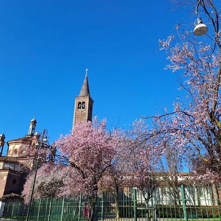 The Best Rent - Gorgeous One-Bedroom Apartment In Ticinese Milan Luaran gambar