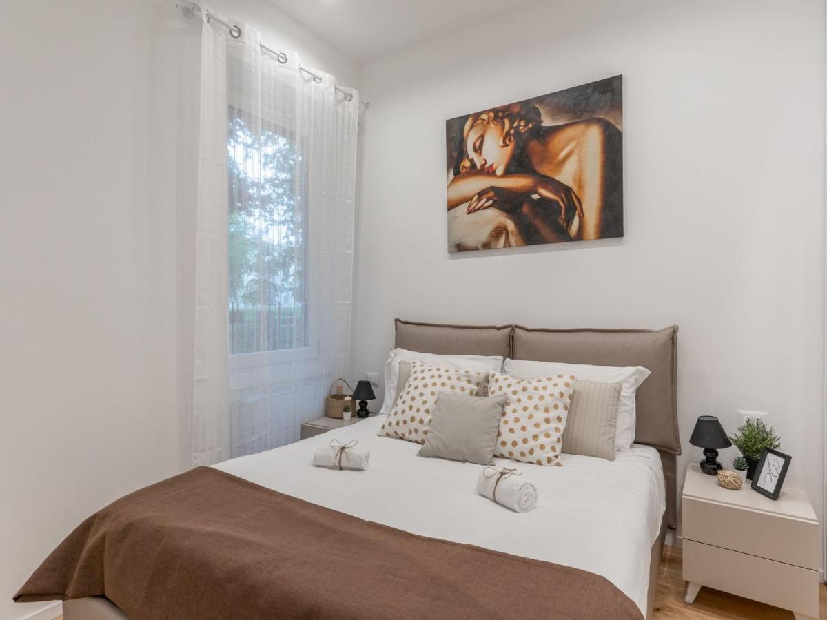 The Best Rent - Gorgeous One-Bedroom Apartment In Ticinese Milan Luaran gambar