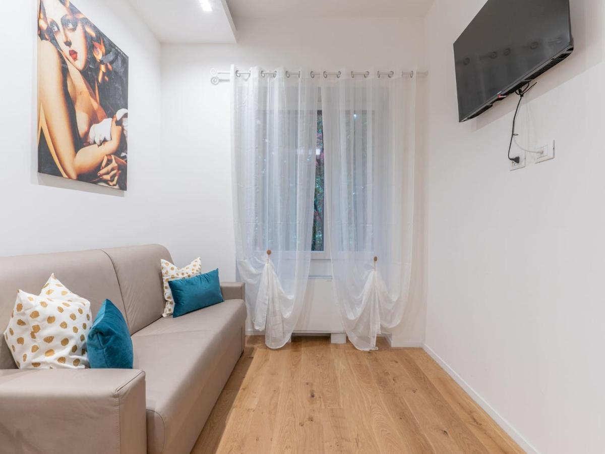 The Best Rent - Gorgeous One-Bedroom Apartment In Ticinese Milan Luaran gambar