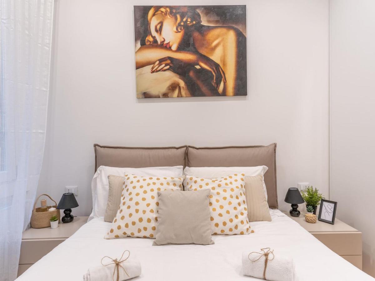The Best Rent - Gorgeous One-Bedroom Apartment In Ticinese Milan Luaran gambar
