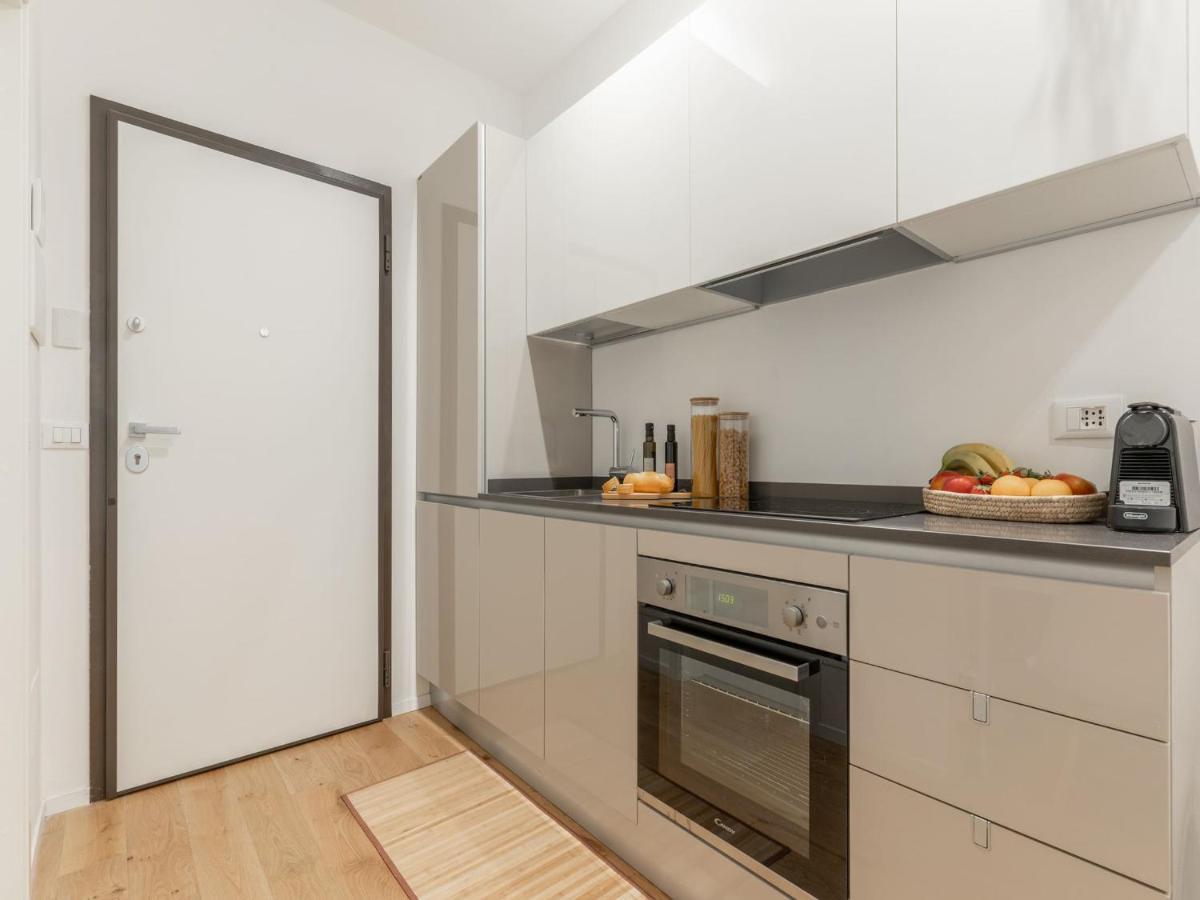 The Best Rent - Gorgeous One-Bedroom Apartment In Ticinese Milan Luaran gambar