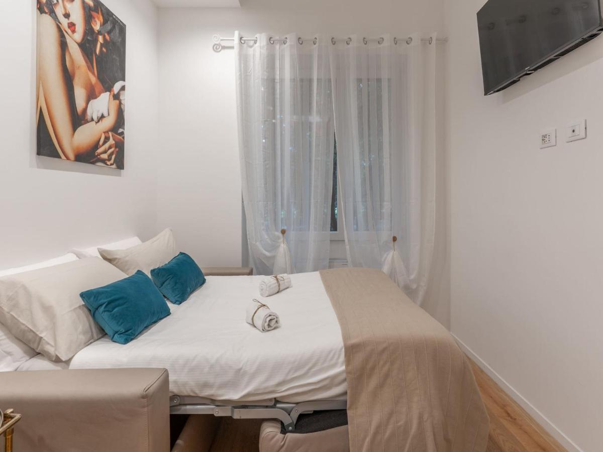 The Best Rent - Gorgeous One-Bedroom Apartment In Ticinese Milan Luaran gambar